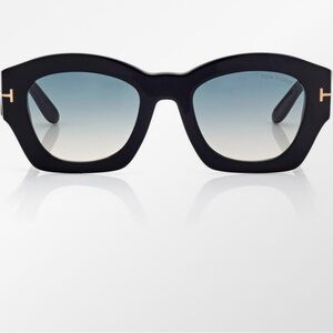 Tom Ford Guilliana FT1083 sunglasses in black acetate with smoke lenses